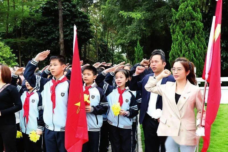 经常加班会不会影响心情？游戏画面